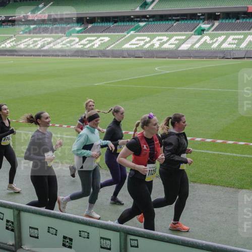 05.10.2025 - 20. swb-Marathon Bremen Michael Burmester http://msf.ph/oto/9248763 05.10.2025 10:39:22 Laufen im Stadion 7199, 7654, 7788, 7789, 7979, 8123, 9002, 9180, 9186, 9224, 9225, 9228, 9229, 9269, 9300, 9315, 9324, 9325, 9379, 9394, 9398, 9419, 9515, 9523, 9610, 9628, 9644, 9660, 9668, 9713, 9765, 9780, 9782, 9850, 9890, 9908, 9927, 9944, 9998, 10018, 10021, 10025, 10106, 10142, 10207, 10213, 10238, 10255, 10258, 10289, 10371, 10374, 10405, 10426, 10446, 10462, 10483, 10498, 10529, 10531, 10551, 10557, 10567, 10587, 10597, 10623, 10734, 10749, 10853, 9182, 9184 meine-sportfotos.de