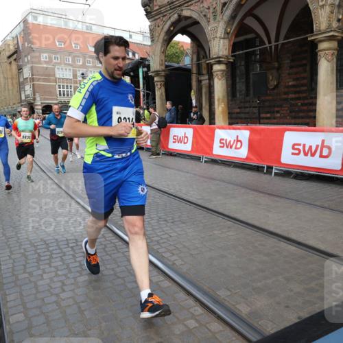 05.10.2025 - 20. swb-Marathon Bremen Yannick Fuchs http://msf.ph/oto/9248768 05.10.2025 10:52:55 Ziel 9214, 9284, 9501, 9517, 9581, 9830, 9985, 10308, 10309, 10514, 10833, 10997, 11012, 11382, 11417, 11587 meine-sportfotos.de