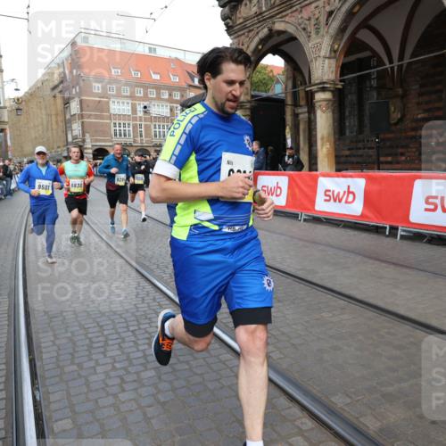 05.10.2025 - 20. swb-Marathon Bremen Yannick Fuchs http://msf.ph/oto/9248786 05.10.2025 10:52:55 Ziel 9214, 9284, 9501, 9517, 9581, 9830, 9985, 10308, 10309, 10514, 10833, 10997, 11012, 11382, 11417, 11587 meine-sportfotos.de
