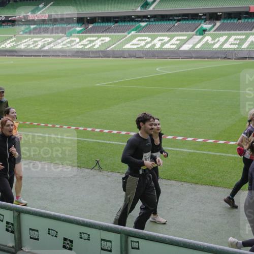 05.10.2025 - 20. swb-Marathon Bremen Michael Burmester http://msf.ph/oto/9248795 05.10.2025 10:39:23 Laufen im Stadion 7199, 7654, 7788, 7789, 7979, 8123, 9002, 9180, 9186, 9224, 9225, 9228, 9229, 9269, 9300, 9315, 9324, 9325, 9379, 9394, 9398, 9419, 9515, 9523, 9610, 9628, 9644, 9660, 9668, 9713, 9765, 9780, 9782, 9850, 9890, 9908, 9927, 9944, 9998, 10018, 10021, 10025, 10106, 10142, 10207, 10213, 10238, 10255, 10258, 10289, 10371, 10374, 10405, 10426, 10462, 10483, 10498, 10529, 10531, 10551, 10557, 10567, 10587, 10597, 10623, 10734, 10749, 10853, 9182, 9184 meine-sportfotos.de