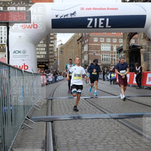 05.10.2025 - 20. swb-Marathon Bremen Yannick Fuchs http://msf.ph/oto/9248799 05.10.2025 10:44:11 Ziel 9614, 9865, 9919, 10351, 10652, 10780, 11256, 11316, 11503 meine-sportfotos.de
