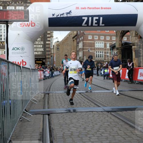 05.10.2025 - 20. swb-Marathon Bremen Yannick Fuchs http://msf.ph/oto/9248806 05.10.2025 10:44:11 Ziel 9614, 9865, 9919, 10351, 10652, 10780, 11256, 11316, 11503 meine-sportfotos.de