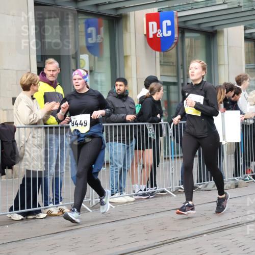 05.10.2025 - 20. swb-Marathon Bremen Strokosch-Dieckow http://msf.ph/oto/9248808 05.10.2025 10:52:55 Ziel 7193, 7251, 9263, 9449, 9539, 9650, 9703, 9717, 9834, 9868, 9956, 9957, 10057, 10128, 10242, 10302, 10317, 10335, 10349, 10460, 10466, 10539, 10655, 10806, 10958, 10993, 11174, 11175, 11259, 11300, 11377, 11398, 11411, 11510, 11512, 11616, 11716, 7193, 7251, 9263, 9449, 9539, 9650, 9703, 9717, 9834, 9868, 9956, 9957, 10057, 10128, 10242, 10302, 10317, 10335, 10349, 10460, 10466, 10539, 10655, 10806, 10958, 10993, 11174, 11398 meine-sportfotos.de