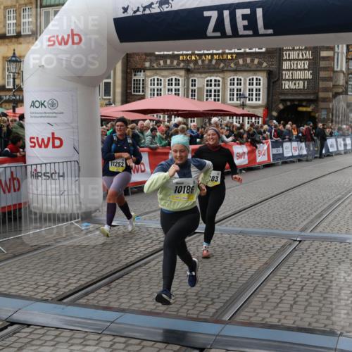 05.10.2025 - 20. swb-Marathon Bremen Yannick Fuchs http://msf.ph/oto/9248810 05.10.2025 11:12:59 Ziel 9203, 10186, 11252 meine-sportfotos.de