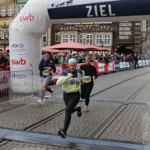 05.10.2025 - 20. swb-Marathon Bremen Yannick Fuchs http://msf.ph/oto/9248822 05.10.2025 11:12:59 Ziel 9203, 10186, 11252 meine-sportfotos.de