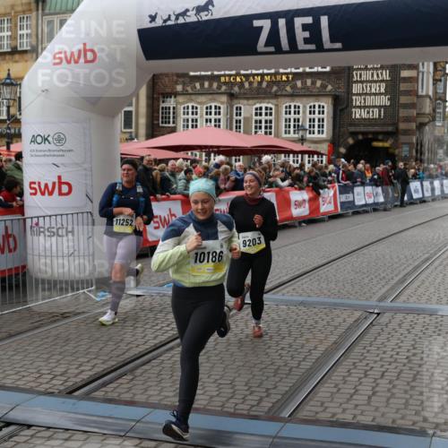 05.10.2025 - 20. swb-Marathon Bremen Yannick Fuchs http://msf.ph/oto/9248832 05.10.2025 11:12:59 Ziel 9203, 10186, 11252 meine-sportfotos.de