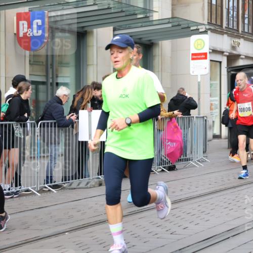 05.10.2025 - 20. swb-Marathon Bremen Strokosch-Dieckow http://msf.ph/oto/9248834 05.10.2025 10:52:56 Ziel 7193, 7251, 9263, 9449, 9539, 9650, 9703, 9717, 9834, 9868, 9956, 9957, 10057, 10128, 10242, 10302, 10317, 10335, 10349, 10369, 10460, 10466, 10468, 10539, 10655, 10806, 10934, 10958, 10993, 11174, 11175, 11259, 11300, 11377, 11411, 11510, 11512, 11545, 11616, 11716, 7193, 7251, 9263, 9449, 9539, 9650, 9703, 9717, 9834, 9868, 9956, 9957, 10057, 10128, 10242, 10302, 10317, 10335, 10349, 10369, 10460, 10466, 10468, 10539, 10655, 10806, 10934, 10958, 10993, 11174 meine-sportfotos.de