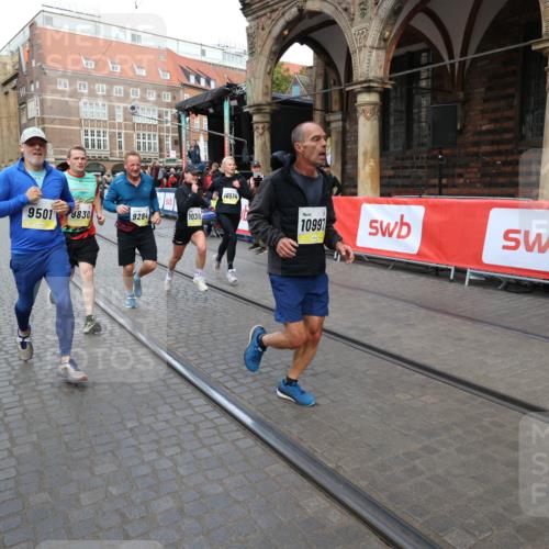 05.10.2025 - 20. swb-Marathon Bremen Yannick Fuchs http://msf.ph/oto/9248837 05.10.2025 10:52:55 Ziel 9214, 9284, 9501, 9517, 9581, 9830, 9985, 10308, 10309, 10514, 10833, 10997, 11012, 11382, 11417, 11587 meine-sportfotos.de