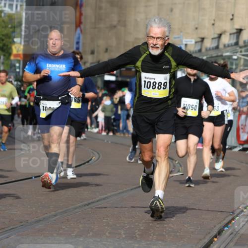 05.10.2025 - 20. swb-Marathon Bremen Strokosch-Dieckow http://msf.ph/oto/9248839 05.10.2025 11:00:10 Ziel 7177, 7621, 9495, 9603, 9672, 10345, 10489, 10889, 10919, 10985, 11050, 11125, 11600, 11713 meine-sportfotos.de