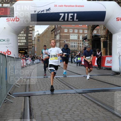 05.10.2025 - 20. swb-Marathon Bremen Yannick Fuchs http://msf.ph/oto/9248841 05.10.2025 10:44:11 Ziel 9614, 9865, 9919, 10351, 10652, 10780, 11256, 11316, 11503 meine-sportfotos.de