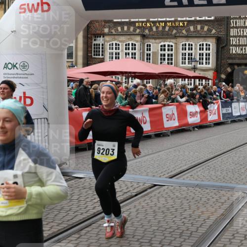 05.10.2025 - 20. swb-Marathon Bremen Yannick Fuchs http://msf.ph/oto/9248842 05.10.2025 11:12:59 Ziel 9203, 10186, 11252 meine-sportfotos.de