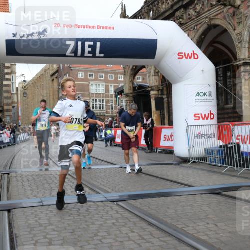 05.10.2025 - 20. swb-Marathon Bremen Yannick Fuchs http://msf.ph/oto/9248848 05.10.2025 10:44:11 Ziel 9614, 9865, 9919, 10351, 10652, 10780, 11256, 11316, 11503 meine-sportfotos.de