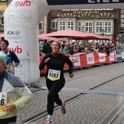 05.10.2025 - 20. swb-Marathon Bremen Yannick Fuchs http://msf.ph/oto/9248855 05.10.2025 11:12:59 Ziel 9203, 10186, 11252 meine-sportfotos.de