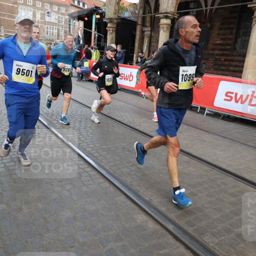 05.10.2025 - 20. swb-Marathon Bremen Yannick Fuchs http://msf.ph/oto/9248856 05.10.2025 10:52:56 Ziel 9214, 9284, 9501, 9581, 9830, 9985, 10308, 10309, 10514, 10833, 10997, 11012, 11382, 11417, 11587 meine-sportfotos.de