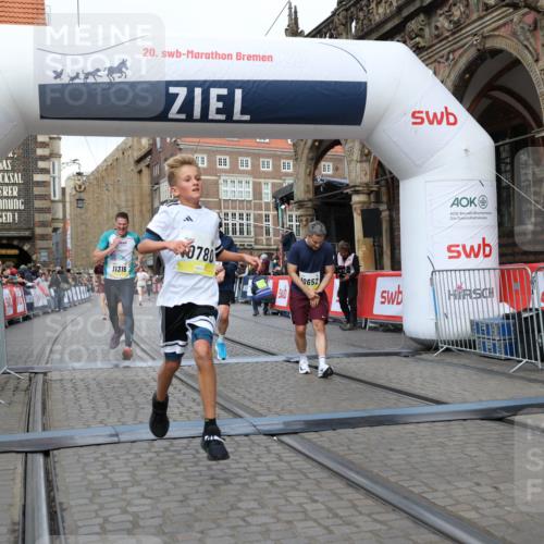 05.10.2025 - 20. swb-Marathon Bremen Yannick Fuchs http://msf.ph/oto/9248858 05.10.2025 10:44:11 Ziel 9614, 9865, 9919, 10351, 10652, 10780, 11256, 11316, 11503 meine-sportfotos.de