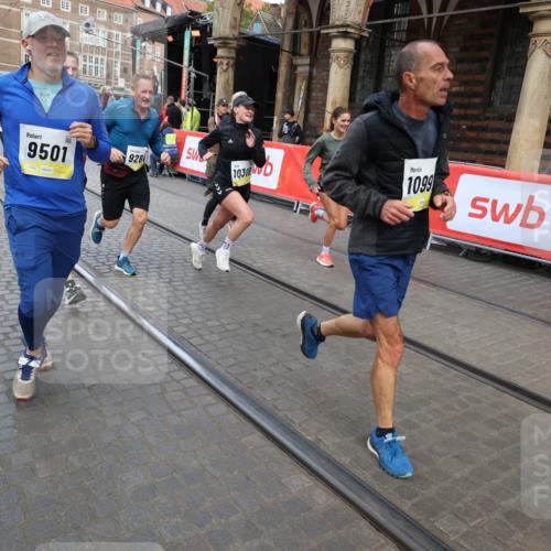05.10.2025 - 20. swb-Marathon Bremen Yannick Fuchs http://msf.ph/oto/9248865 05.10.2025 10:52:56 Ziel 9214, 9284, 9501, 9581, 9830, 9985, 10308, 10309, 10514, 10833, 10997, 11012, 11382, 11417, 11587 meine-sportfotos.de