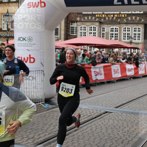 05.10.2025 - 20. swb-Marathon Bremen Yannick Fuchs http://msf.ph/oto/9248867 05.10.2025 11:12:59 Ziel 9203, 10186, 11252 meine-sportfotos.de