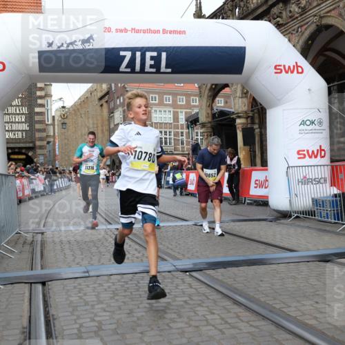 05.10.2025 - 20. swb-Marathon Bremen Yannick Fuchs http://msf.ph/oto/9248868 05.10.2025 10:44:11 Ziel 9614, 9865, 9919, 10351, 10652, 10780, 11256, 11316, 11503 meine-sportfotos.de