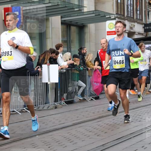 05.10.2025 - 20. swb-Marathon Bremen Strokosch-Dieckow http://msf.ph/oto/9248872 05.10.2025 10:52:57 Ziel 7193, 7251, 9263, 9449, 9539, 9703, 9717, 9834, 9868, 9956, 9957, 10057, 10128, 10242, 10302, 10317, 10335, 10349, 10369, 10460, 10466, 10468, 10655, 10806, 10934, 10958, 10993, 11174, 11175, 11300, 11377, 11510, 11512, 11545, 11616, 11716, 7193, 7251, 9263, 9449, 9539, 9703, 9717, 9834, 9868, 9956, 9957, 10057, 10128, 10242, 10302, 10317, 10335, 10349, 10369, 10460, 10466, 10468, 10655, 10806, 10934, 10958, 10993, 11174 meine-sportfotos.de
