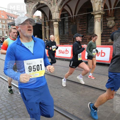 05.10.2025 - 20. swb-Marathon Bremen Yannick Fuchs http://msf.ph/oto/9248873 05.10.2025 10:52:56 Ziel 9214, 9284, 9501, 9581, 9830, 9985, 10308, 10309, 10514, 10833, 10997, 11012, 11382, 11417, 11587 meine-sportfotos.de