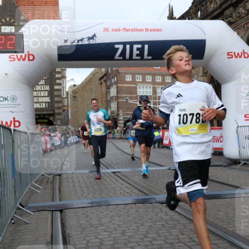 05.10.2025 - 20. swb-Marathon Bremen Yannick Fuchs http://msf.ph/oto/9248899 05.10.2025 10:44:12 Ziel 9614, 9919, 10351, 10652, 10780, 11316, 11503 meine-sportfotos.de