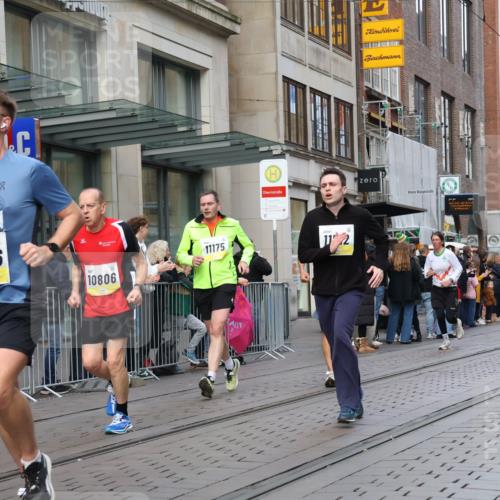 05.10.2025 - 20. swb-Marathon Bremen Strokosch-Dieckow http://msf.ph/oto/9248908 05.10.2025 10:52:58 Ziel 7193, 7251, 9263, 9449, 9539, 9703, 9717, 9834, 9868, 9956, 9957, 10057, 10128, 10242, 10302, 10317, 10335, 10349, 10369, 10460, 10466, 10468, 10655, 10806, 10934, 10958, 10993, 11174, 11175, 11300, 11377, 11510, 11512, 11545, 11616, 11716, 7193, 7251, 9263, 9449, 9539, 9703, 9717, 9834, 9868, 9956, 9957, 10057, 10128, 10242, 10302, 10317, 10335, 10349, 10369, 10460, 10466, 10468, 10655, 10806, 10934, 10958, 10993, 11174 meine-sportfotos.de