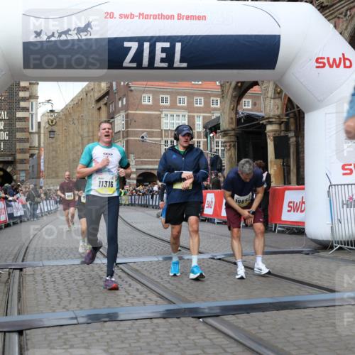 05.10.2025 - 20. swb-Marathon Bremen Yannick Fuchs http://msf.ph/oto/9248910 05.10.2025 10:44:12 Ziel 9614, 9919, 10351, 10652, 10780, 11316, 11503 meine-sportfotos.de