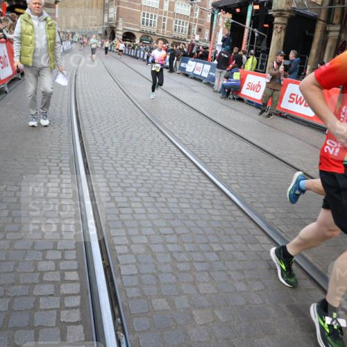 05.10.2025 - 20. swb-Marathon Bremen Yannick Fuchs http://msf.ph/oto/9248924 05.10.2025 10:52:56 Ziel 9214, 9284, 9501, 9581, 9830, 9985, 10308, 10309, 10514, 10833, 10997, 11012, 11382, 11417, 11587 meine-sportfotos.de