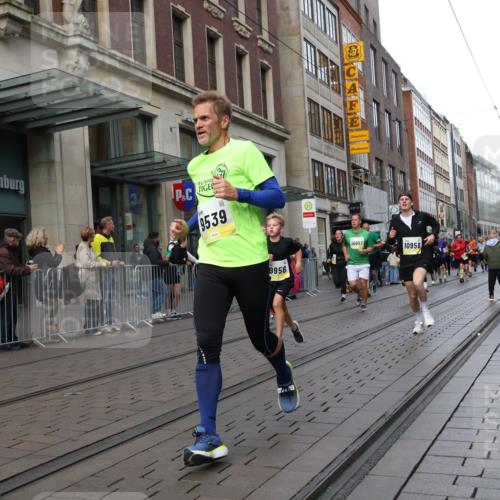 05.10.2025 - 20. swb-Marathon Bremen Strokosch-Dieckow http://msf.ph/oto/9248944 05.10.2025 10:53:03 Ziel 7193, 7251, 9238, 9263, 9449, 9461, 9464, 9539, 9569, 9717, 9834, 9868, 9956, 9957, 10057, 10242, 10302, 10317, 10335, 10349, 10369, 10460, 10466, 10468, 10655, 10806, 10934, 10958, 10993, 11174, 11175, 11377, 11510, 11512, 11545, 11616, 11716, 7193, 7251, 9238, 9263, 9449, 9461, 9464, 9539, 9569, 9717, 9834, 9868, 9956, 9957, 10057, 10242, 10302, 10317, 10335, 10349, 10369, 10460, 10466, 10468, 10655, 10806, 10934, 10958, 10993, 11174 meine-sportfotos.de