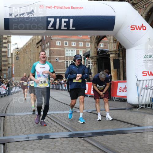 05.10.2025 - 20. swb-Marathon Bremen Yannick Fuchs http://msf.ph/oto/9248952 05.10.2025 10:44:12 Ziel 9614, 9919, 10351, 10652, 10780, 11316, 11503 meine-sportfotos.de