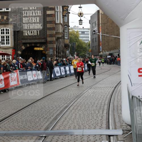 05.10.2025 - 20. swb-Marathon Bremen Yannick Fuchs http://msf.ph/oto/9248955 05.10.2025 11:13:01 Ziel 9203, 10186, 11252 meine-sportfotos.de