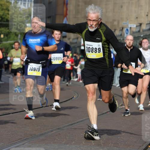 05.10.2025 - 20. swb-Marathon Bremen Strokosch-Dieckow http://msf.ph/oto/9248956 05.10.2025 11:00:11 Ziel 7177, 7621, 9495, 9672, 10345, 10489, 10889, 10919, 10985, 11050, 11063, 11125, 11600, 11713 meine-sportfotos.de