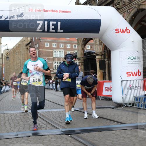 05.10.2025 - 20. swb-Marathon Bremen Yannick Fuchs http://msf.ph/oto/9248963 05.10.2025 10:44:12 Ziel 9614, 9919, 10351, 10652, 10780, 11316, 11503 meine-sportfotos.de