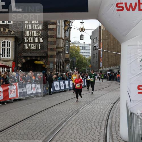 05.10.2025 - 20. swb-Marathon Bremen Yannick Fuchs http://msf.ph/oto/9248970 05.10.2025 11:13:01 Ziel 9203, 10186, 11252 meine-sportfotos.de