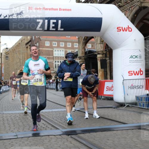 05.10.2025 - 20. swb-Marathon Bremen Yannick Fuchs http://msf.ph/oto/9248973 05.10.2025 10:44:12 Ziel 9614, 9919, 10351, 10652, 10780, 11316, 11503 meine-sportfotos.de