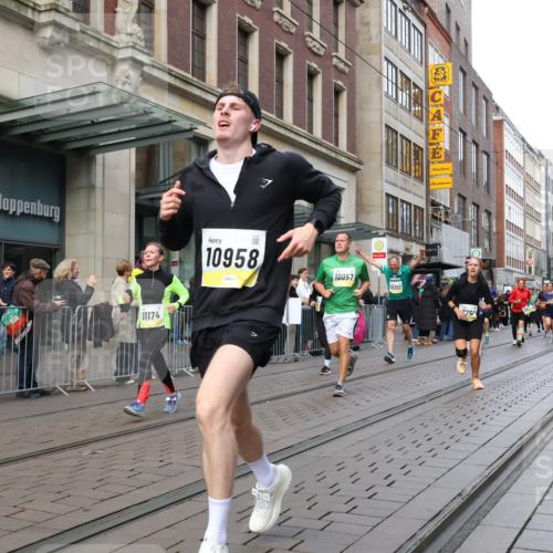 05.10.2025 - 20. swb-Marathon Bremen Strokosch-Dieckow http://msf.ph/oto/9248985 05.10.2025 10:53:05 Ziel 7193, 7251, 9238, 9263, 9461, 9464, 9539, 9569, 9717, 9834, 9868, 9956, 9957, 10057, 10302, 10310, 10317, 10335, 10369, 10460, 10468, 10642, 10655, 10806, 10934, 10958, 10993, 11174, 11175, 11246, 11377, 11510, 11512, 11545, 11616, 11716, 7193, 7251, 9238, 9263, 9461, 9464, 9539, 9569, 9717, 9834, 9868, 9956, 9957, 10057, 10302, 10310, 10317, 10335, 10369, 10460, 10468, 10642, 10655, 10806, 10934, 10958, 10993, 11174, 11246 meine-sportfotos.de