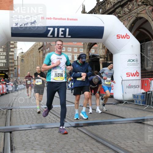 05.10.2025 - 20. swb-Marathon Bremen Yannick Fuchs http://msf.ph/oto/9248994 05.10.2025 10:44:13 Ziel 9614, 9919, 10351, 10649, 10652, 10780, 11316, 11503 meine-sportfotos.de