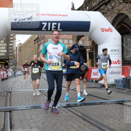 05.10.2025 - 20. swb-Marathon Bremen Yannick Fuchs http://msf.ph/oto/9249018 05.10.2025 10:44:13 Ziel 9614, 9919, 10351, 10649, 10652, 10780, 11316, 11503 meine-sportfotos.de