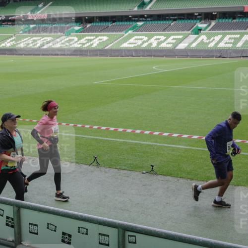 05.10.2025 - 20. swb-Marathon Bremen Michael Burmester http://msf.ph/oto/9249023 05.10.2025 10:39:32 Laufen im Stadion 7199, 7654, 7779, 7788, 7789, 7979, 8123, 9002, 9180, 9186, 9224, 9225, 9228, 9286, 9315, 9324, 9325, 9379, 9398, 9419, 9515, 9523, 9610, 9628, 9644, 9661, 9662, 9668, 9713, 9765, 9780, 9786, 9850, 9908, 9927, 9944, 9998, 10018, 10021, 10025, 10106, 10185, 10192, 10207, 10213, 10238, 10255, 10258, 10289, 10371, 10374, 10426, 10462, 10498, 10529, 10531, 10551, 10557, 10567, 10587, 10597, 10603, 10604, 10734, 10749, 9182, 9184, 9229, 9269, 9300, 9394 meine-sportfotos.de