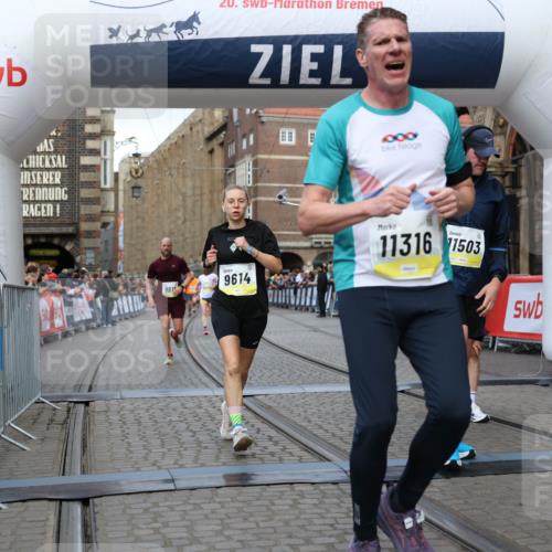 05.10.2025 - 20. swb-Marathon Bremen Yannick Fuchs http://msf.ph/oto/9249037 05.10.2025 10:44:13 Ziel 9614, 9919, 10351, 10649, 10652, 10780, 11316, 11503 meine-sportfotos.de