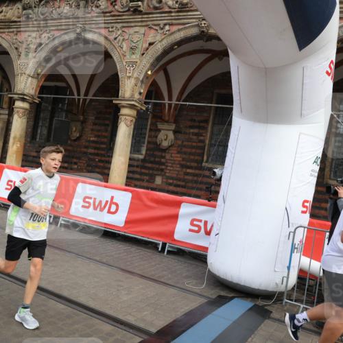 05.10.2025 - 20. swb-Marathon Bremen Yannick Fuchs http://msf.ph/oto/9249047 05.10.2025 10:53:07 Ziel 9187, 9650, 9918, 10064, 10539, 10779, 10955, 11259, 11398, 11411, 11450, 11722 meine-sportfotos.de