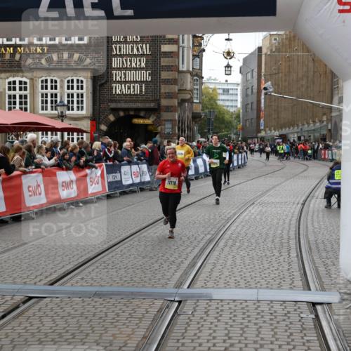 05.10.2025 - 20. swb-Marathon Bremen Yannick Fuchs http://msf.ph/oto/9249054 05.10.2025 11:13:04 Ziel 9203, 10186, 11118, 11252 meine-sportfotos.de