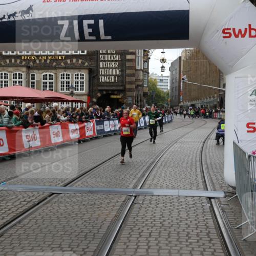 05.10.2025 - 20. swb-Marathon Bremen Yannick Fuchs http://msf.ph/oto/9249062 05.10.2025 11:13:05 Ziel 9203, 10041, 11118, 11252 meine-sportfotos.de