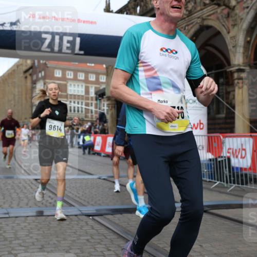 05.10.2025 - 20. swb-Marathon Bremen Yannick Fuchs http://msf.ph/oto/9249066 05.10.2025 10:44:14 Ziel 9614, 9919, 10351, 10649, 10652, 10780, 11316, 11503, 11645 meine-sportfotos.de
