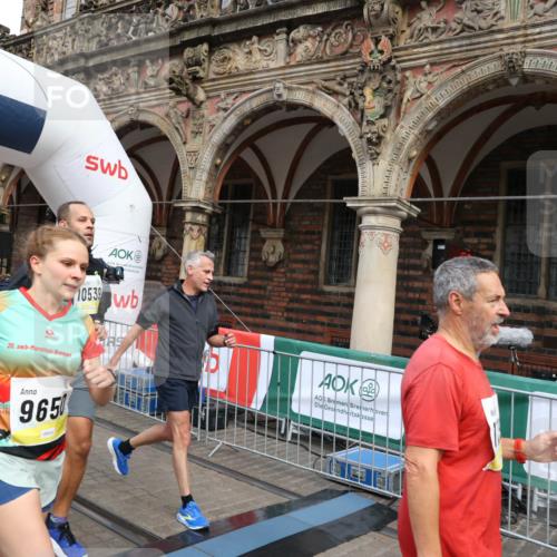 05.10.2025 - 20. swb-Marathon Bremen Yannick Fuchs http://msf.ph/oto/9249076 05.10.2025 10:53:11 Ziel 9187, 9650, 9918, 10064, 10128, 10539, 10779, 11259, 11300, 11398, 11411, 11450, 11722 meine-sportfotos.de