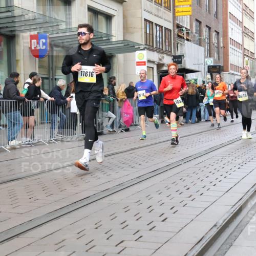 05.10.2025 - 20. swb-Marathon Bremen Strokosch-Dieckow http://msf.ph/oto/9249077 05.10.2025 10:53:07 Ziel 7193, 7251, 9238, 9263, 9461, 9464, 9539, 9569, 9717, 9868, 9956, 9957, 10057, 10302, 10310, 10317, 10335, 10369, 10468, 10642, 10655, 10806, 10925, 10934, 10993, 11046, 11174, 11175, 11246, 11510, 11545, 11616, 11716, 7193, 7251, 9238, 9263, 9461, 9464, 9539, 9569, 9717, 9868, 9956, 9957, 10057, 10302, 10310, 10317, 10335, 10369, 10468, 10642, 10655, 10806, 10925, 10934, 10993, 11046, 11174, 11246 meine-sportfotos.de