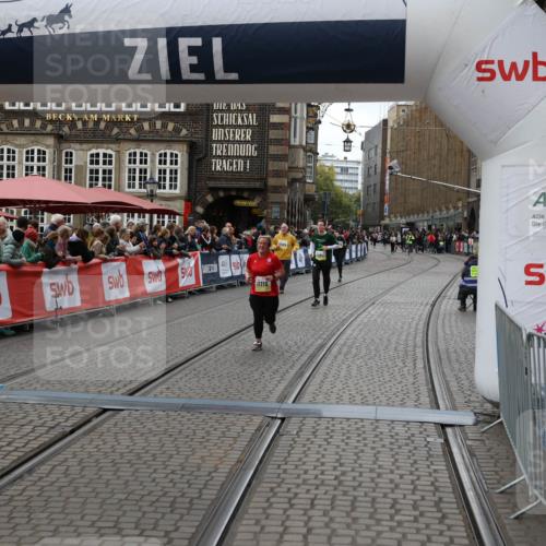 05.10.2025 - 20. swb-Marathon Bremen Yannick Fuchs http://msf.ph/oto/9249081 05.10.2025 11:13:05 Ziel 9203, 10041, 11118, 11252 meine-sportfotos.de