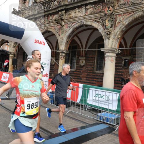 05.10.2025 - 20. swb-Marathon Bremen Yannick Fuchs http://msf.ph/oto/9249084 05.10.2025 10:53:12 Ziel 9187, 9650, 9918, 10064, 10128, 10539, 10779, 11259, 11300, 11398, 11411, 11450, 11722 meine-sportfotos.de