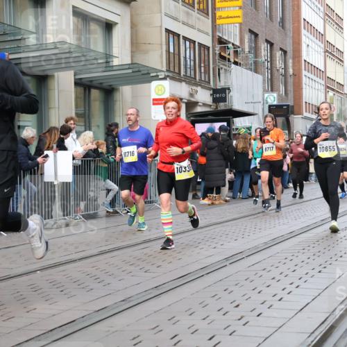 05.10.2025 - 20. swb-Marathon Bremen Strokosch-Dieckow http://msf.ph/oto/9249091 05.10.2025 10:53:08 Ziel 7193, 7251, 9238, 9263, 9461, 9464, 9539, 9569, 9717, 9868, 9956, 9957, 10057, 10302, 10310, 10317, 10335, 10369, 10468, 10642, 10655, 10806, 10925, 10934, 10993, 11046, 11174, 11175, 11246, 11510, 11545, 11616, 11716, 7193, 7251, 9238, 9263, 9461, 9464, 9539, 9569, 9717, 9868, 9956, 9957, 10057, 10302, 10310, 10317, 10335, 10369, 10468, 10642, 10655, 10806, 10925, 10934, 10993, 11046, 11174, 11246 meine-sportfotos.de