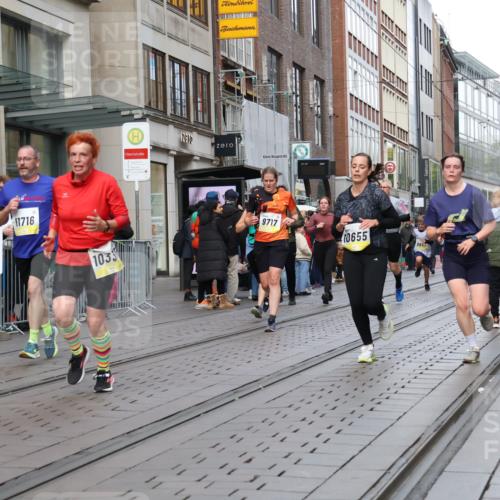 05.10.2025 - 20. swb-Marathon Bremen Strokosch-Dieckow http://msf.ph/oto/9249104 05.10.2025 10:53:08 Ziel 7193, 7251, 9238, 9263, 9461, 9464, 9539, 9569, 9717, 9868, 9956, 9957, 10057, 10302, 10310, 10317, 10335, 10369, 10468, 10642, 10655, 10806, 10925, 10934, 10993, 11046, 11174, 11175, 11246, 11510, 11545, 11616, 11716, 7193, 7251, 9238, 9263, 9461, 9464, 9539, 9569, 9717, 9868, 9956, 9957, 10057, 10302, 10310, 10317, 10335, 10369, 10468, 10642, 10655, 10806, 10925, 10934, 10993, 11046, 11174, 11246 meine-sportfotos.de